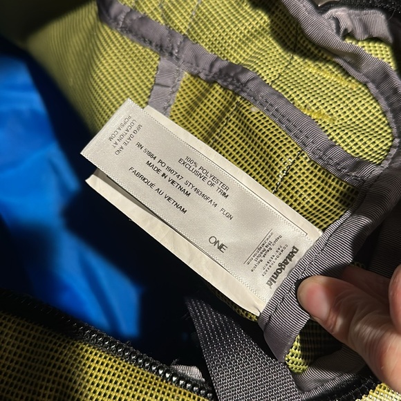 Patagonia black hole duffle bag in FGRN (55L?) detachable shoulder straps, GUC - Picture 11 of 11